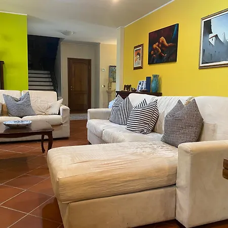 Holiday&house Erina באניי די לוקה
